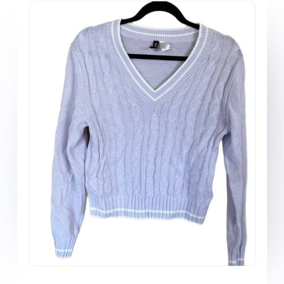 Soft, cable-knit, v-neck sweater with long sleeves. Light purple. Size Small - Picture 1 of 3